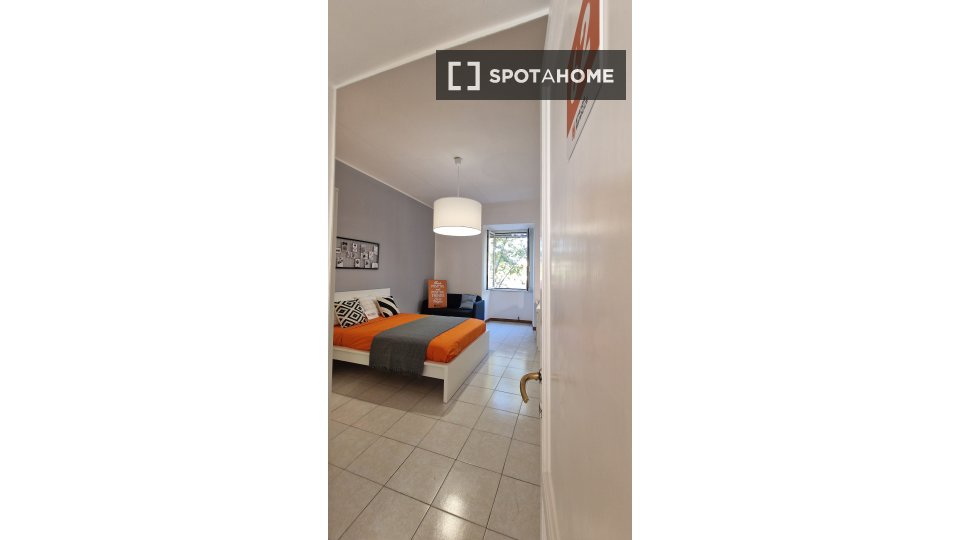 Immagine 1 di Camera condivisa in affitto  in Via Ostiense a Roma