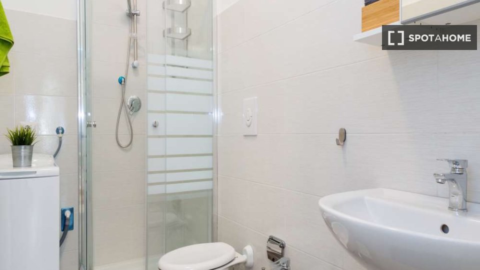 Immagine 15 di Camera condivisa in affitto  in Via Dei Mandorli Milan a Buccinasco