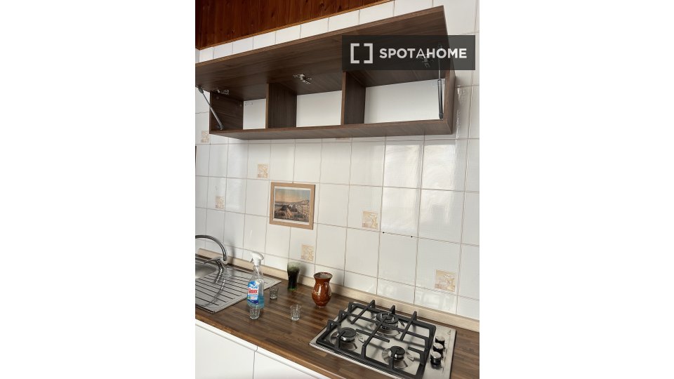 Immagine 10 di Camera condivisa in affitto  in V. Salvator Rosa a Napoli