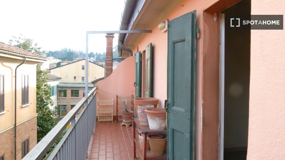 Immagine 2 di Camera condivisa in affitto  in Via Palestro a Bologna