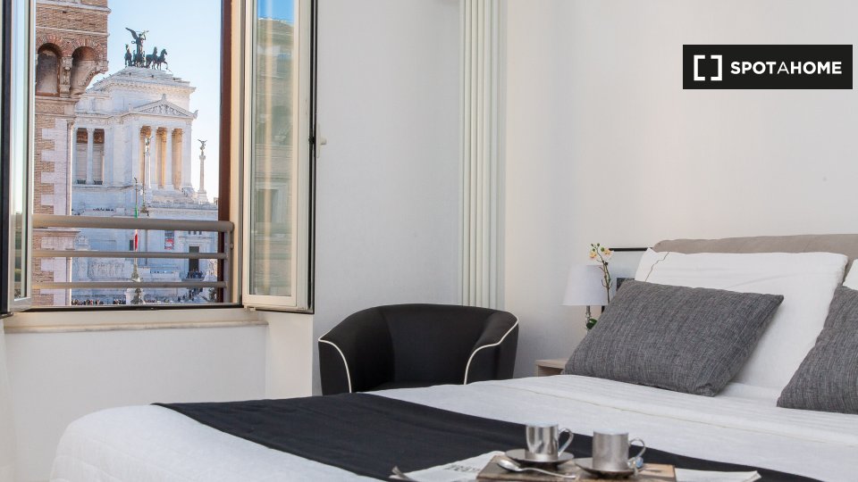 Immagine 5 di Appartamento in affitto  in Via Cesare Battisti, 00187 Roma RM, Italy a Roma