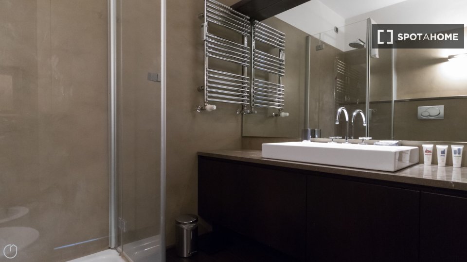 Immagine 15 di Appartamento in affitto  in Via Montebello a Milano