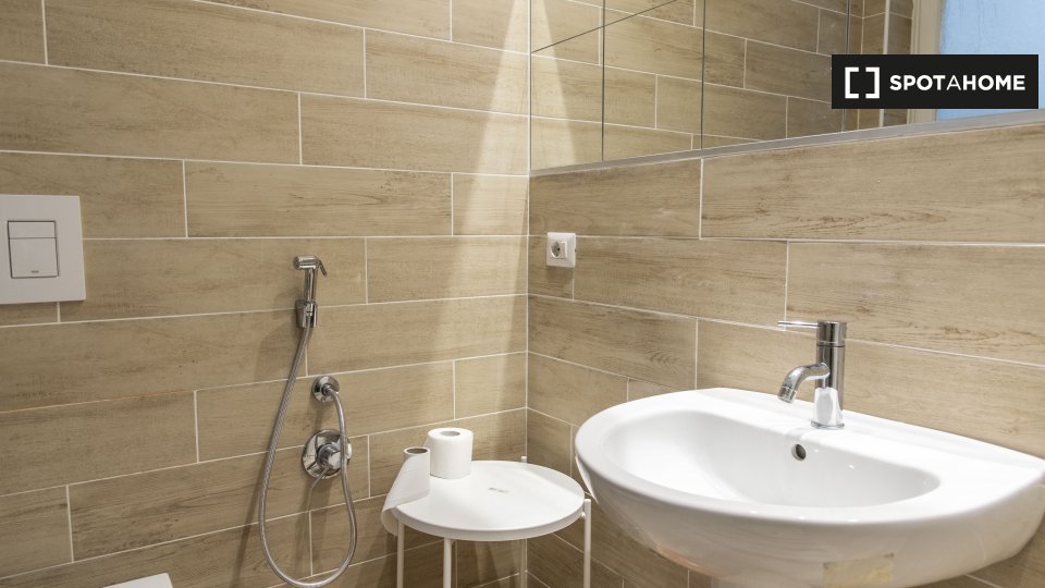 Immagine 7 di Camera condivisa in affitto  in Largo Francesco Anzani a Roma