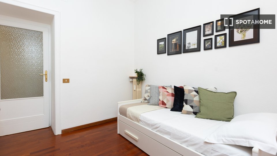 Immagine 14 di Appartamento in affitto  in Via Faleria a Roma