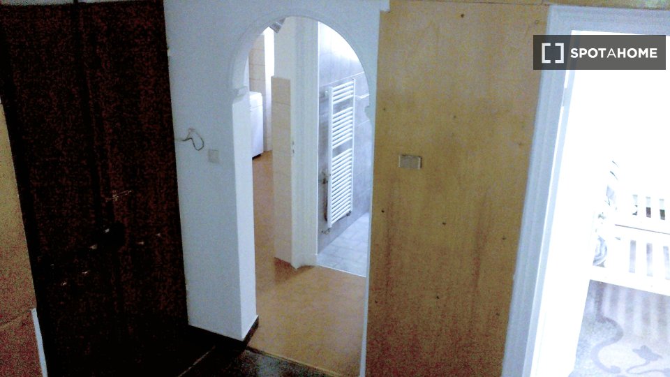 Immagine 11 di Camera condivisa in affitto  in Piazza Giovanni Martinez a Genova