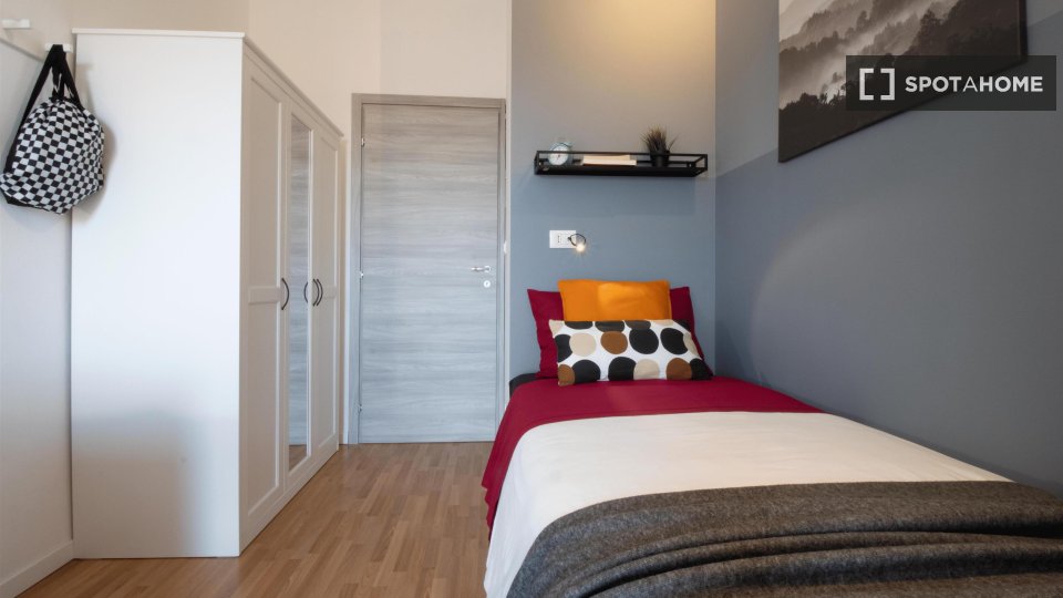 Immagine 3 di Camera condivisa in affitto  in Via Piobesi n. a Torino