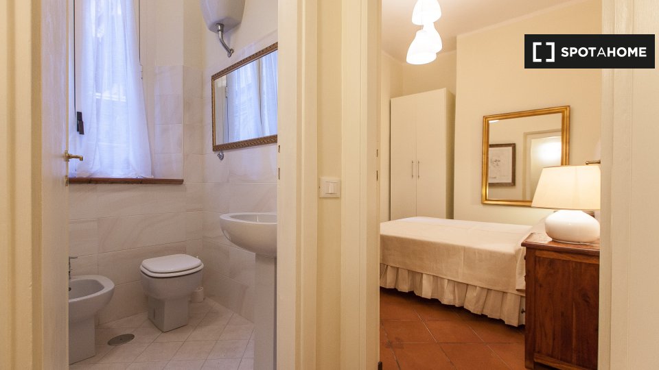 Immagine 4 di Appartamento in affitto  in Piazza Rondanini a Roma