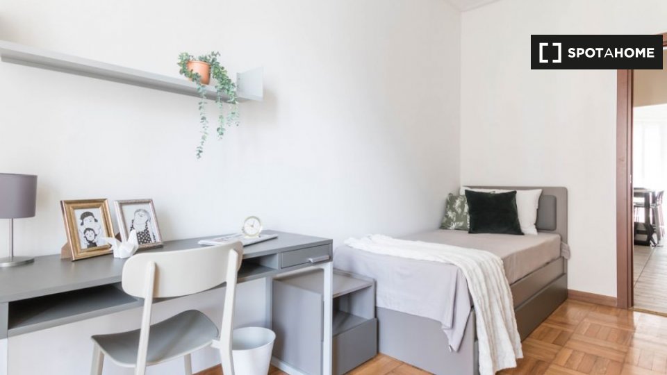 Immagine 1 di Camera condivisa in affitto  in Via Renato Fucini a Milano