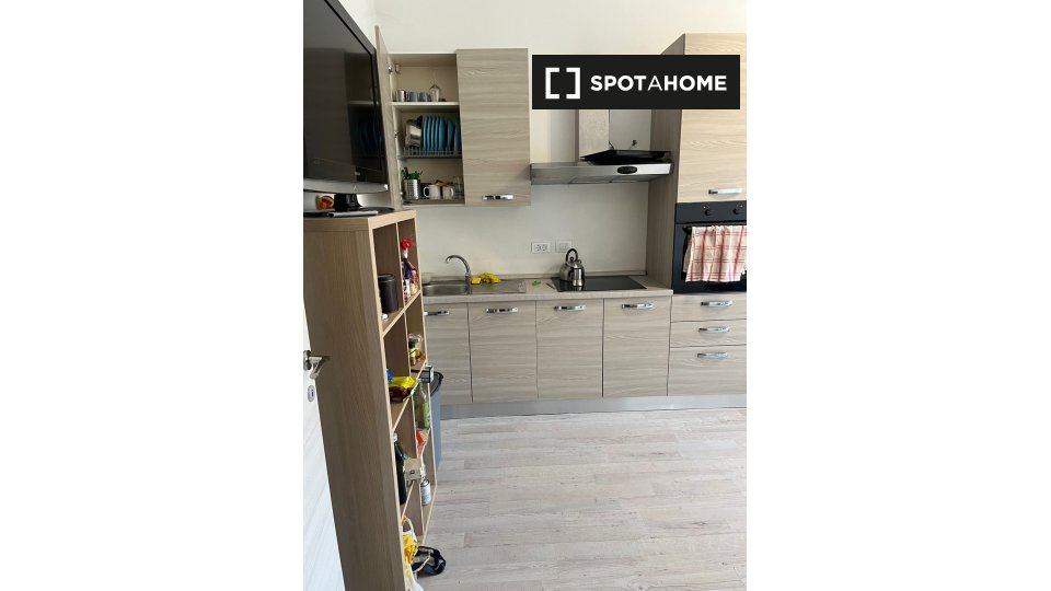 Immagine 5 di Camera condivisa in affitto  in Piazza Tancredi Galimberti a Torino