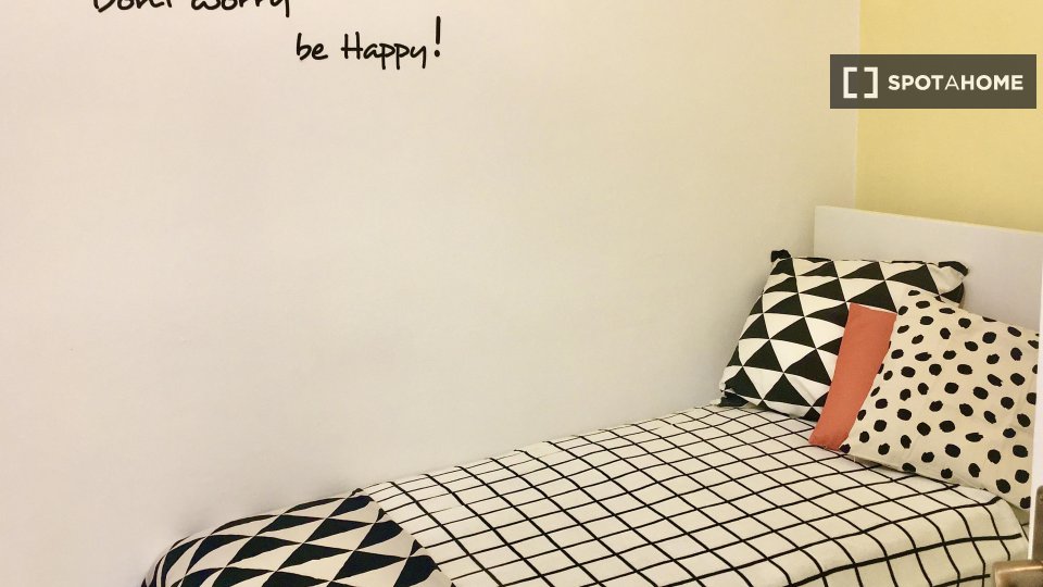 Immagine 3 di Camera condivisa in affitto  in Via del Ponte Rosso a Firenze