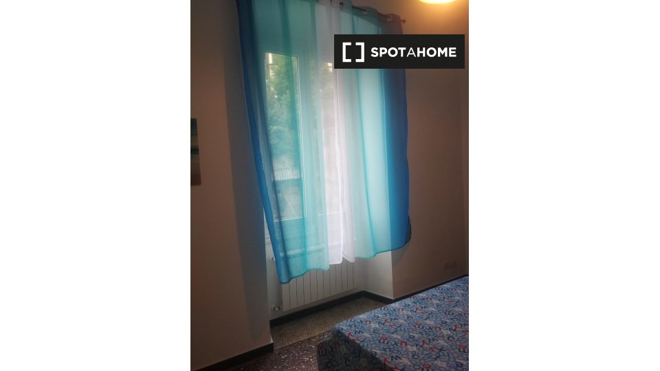 Immagine 4 di Camera condivisa in affitto  in Via Venezia a Genova