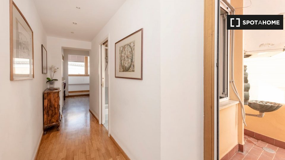 Immagine 9 di Appartamento in affitto  in Via Rasella a Roma