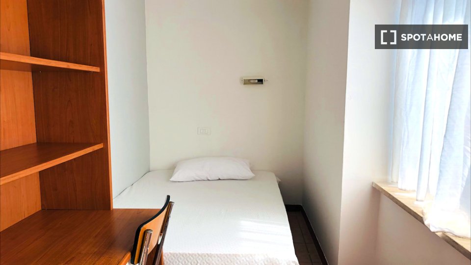 Immagine 1 di Camera condivisa in affitto  in Via Alessandro Brisse a Roma