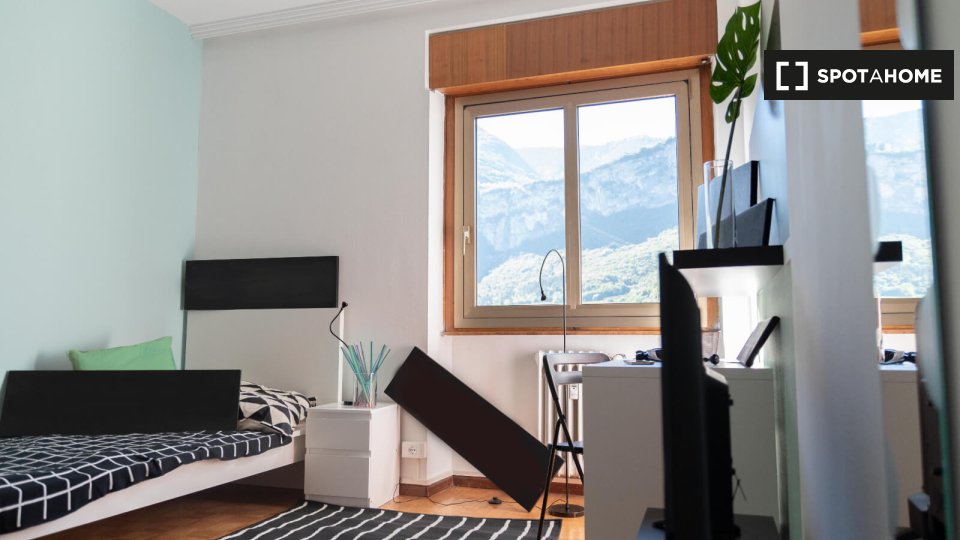 Immagine 1 di Camera condivisa in affitto  in Via Antonio Rosmini a Trento