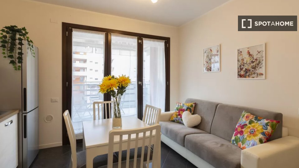 Immagine 2 di Appartamento in affitto  in Viale Sarca a Milano