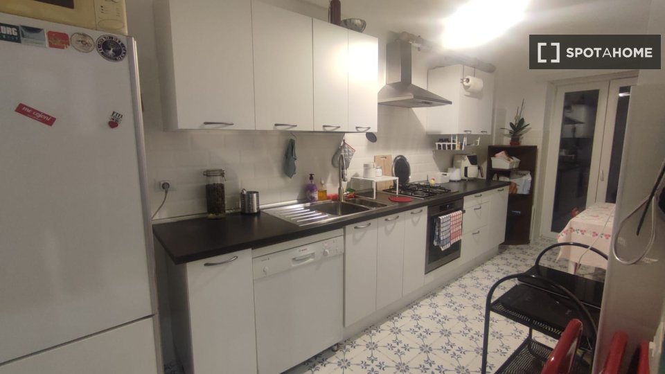 Immagine 4 di Camera condivisa in affitto  in Via della Marranella a Roma