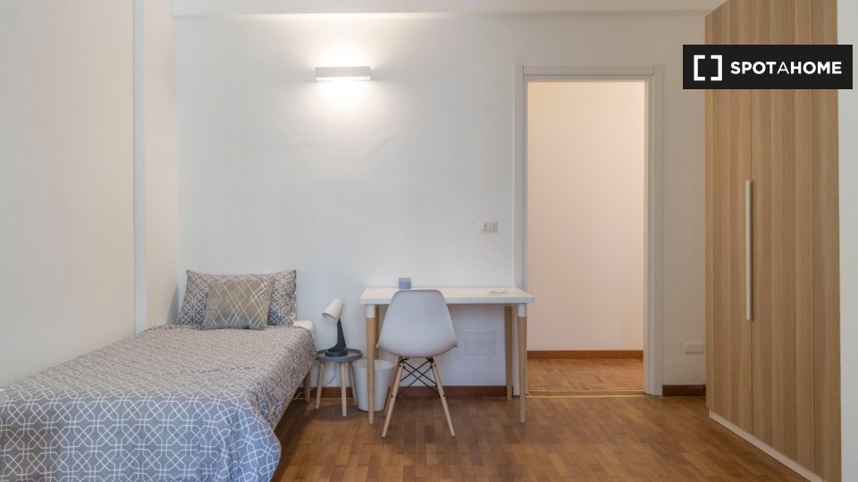 Immagine 10 di Camera condivisa in affitto  in Viale Campania a Milano