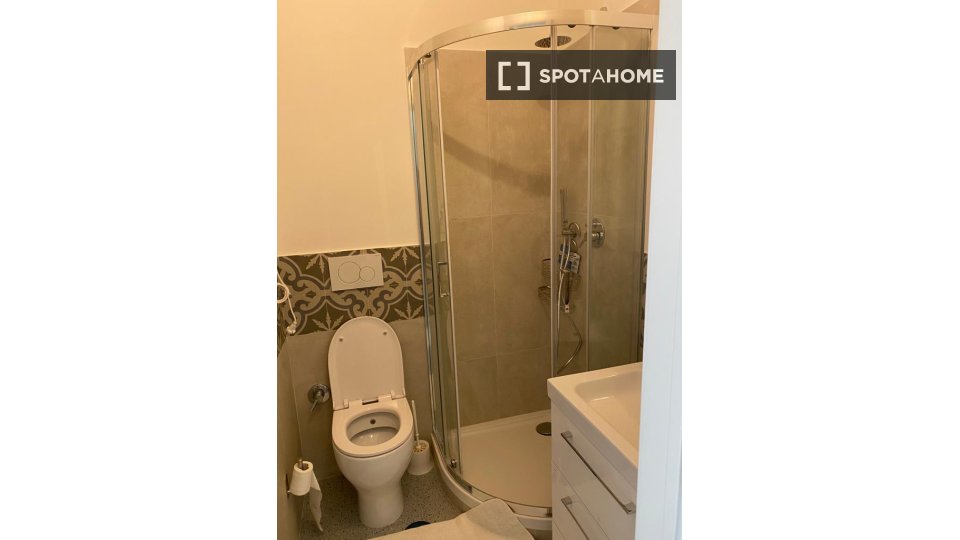 Immagine 9 di Camera condivisa in affitto  in Via Giulio Venticinque a Roma