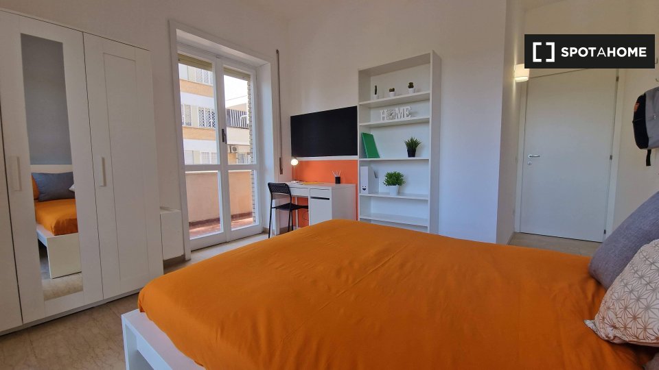 Immagine 2 di Camera condivisa in affitto  in Lungotevere di Pietra Papa a Roma