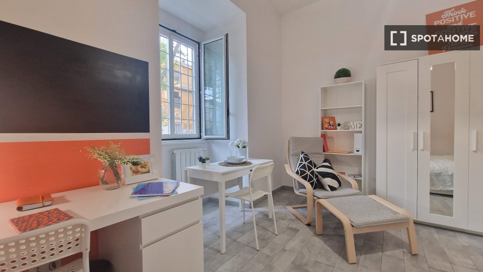 Immagine 16 di Camera condivisa in affitto  in Via Ostiense a Roma