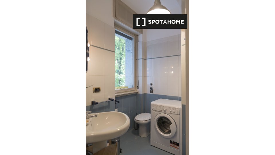 Immagine 14 di Camera condivisa in affitto  in Viale Campania a Milano