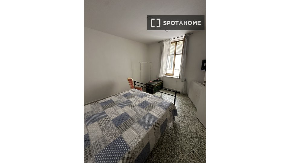 Immagine 14 di Camera condivisa in affitto  in V. Salvator Rosa a Napoli