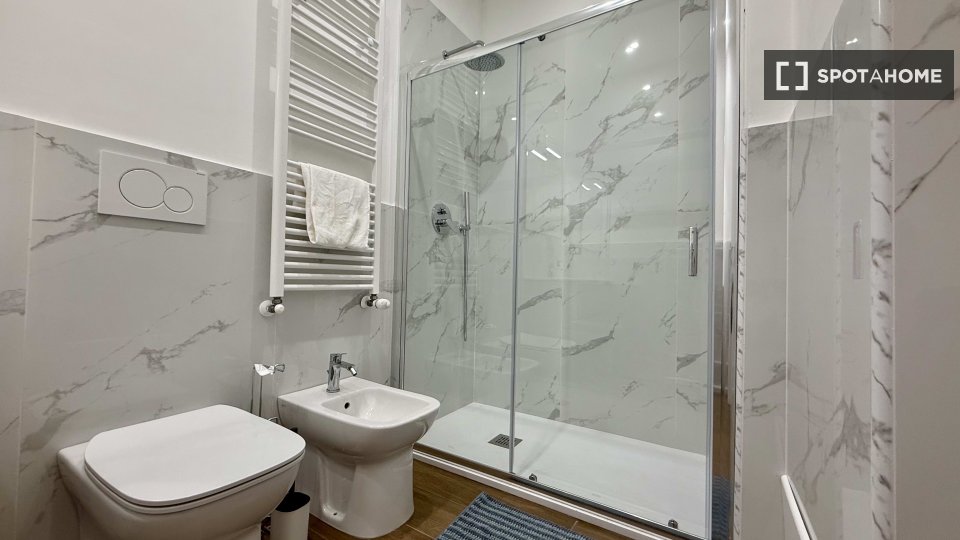 Immagine 8 di Camera condivisa in affitto  in Via Cesana a Torino