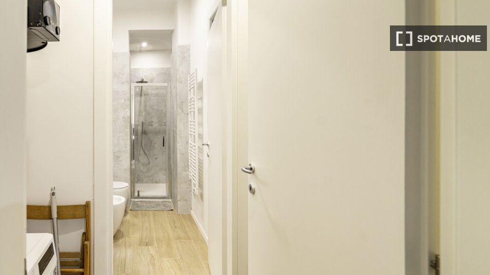 Immagine 7 di Ufficio in affitto  in Via dell'Oro a Bologna