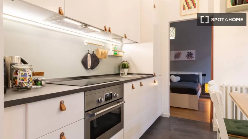 Immagine 15 di Appartamento in affitto  in Via Lario a Milano