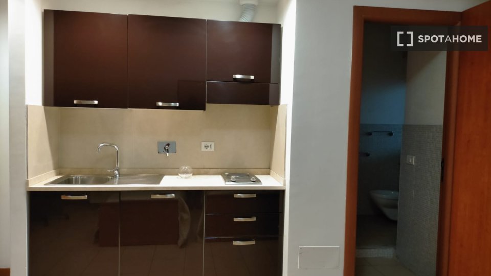 Immagine 4 di Ufficio in affitto  in Via Prenestina a Roma