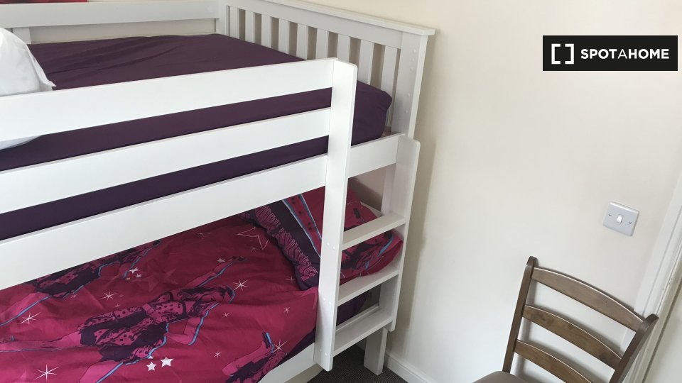 Immagine 14 di Camera condivisa in affitto  in Oakford Cl a 