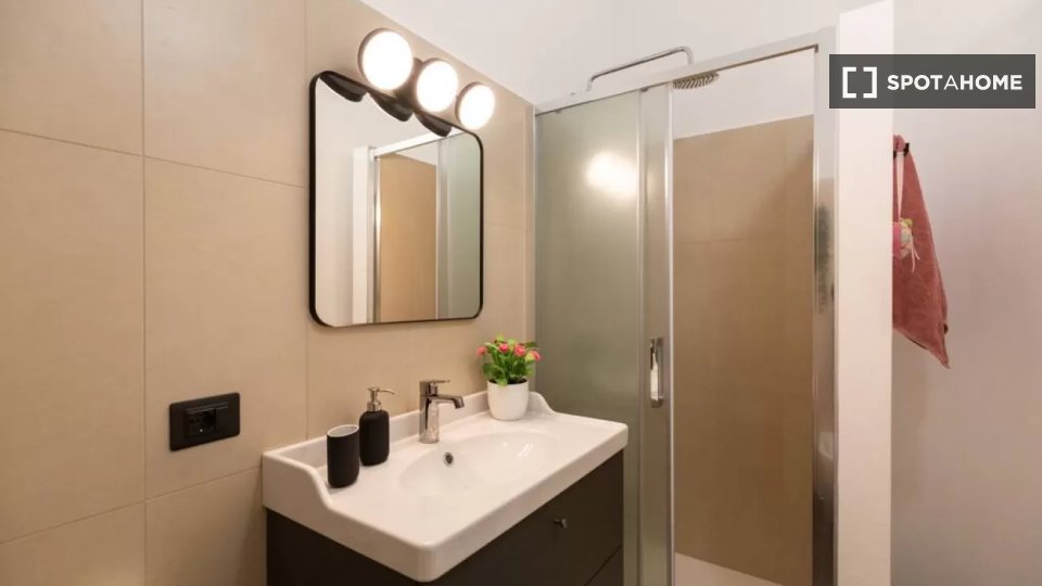 Immagine 7 di Appartamento in affitto  in Via Lario a Milano