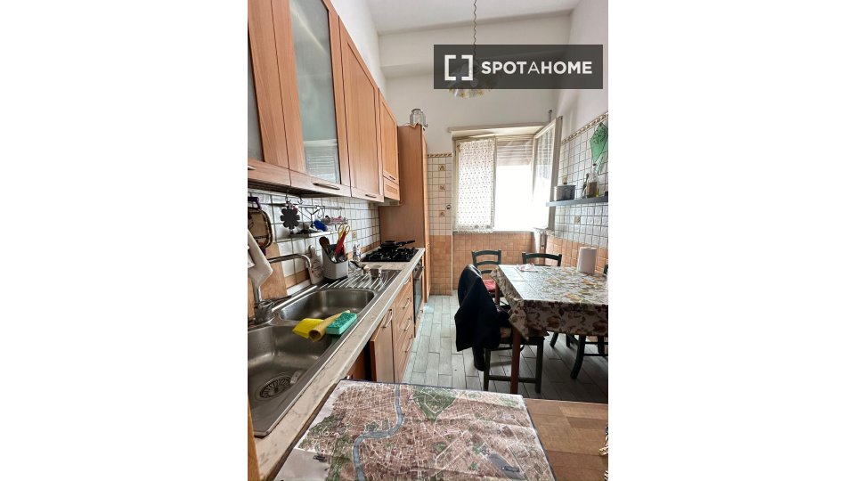 Immagine 8 di Appartamento in affitto  in Via Campello sul Clitunno a Roma