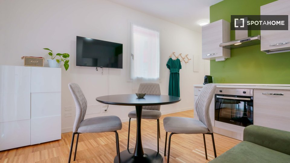 Immagine 1 di Ufficio in affitto  in Via Mascarella a Bologna