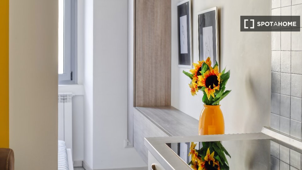 Immagine 14 di Ufficio in affitto  in Via Vigevano a Milano