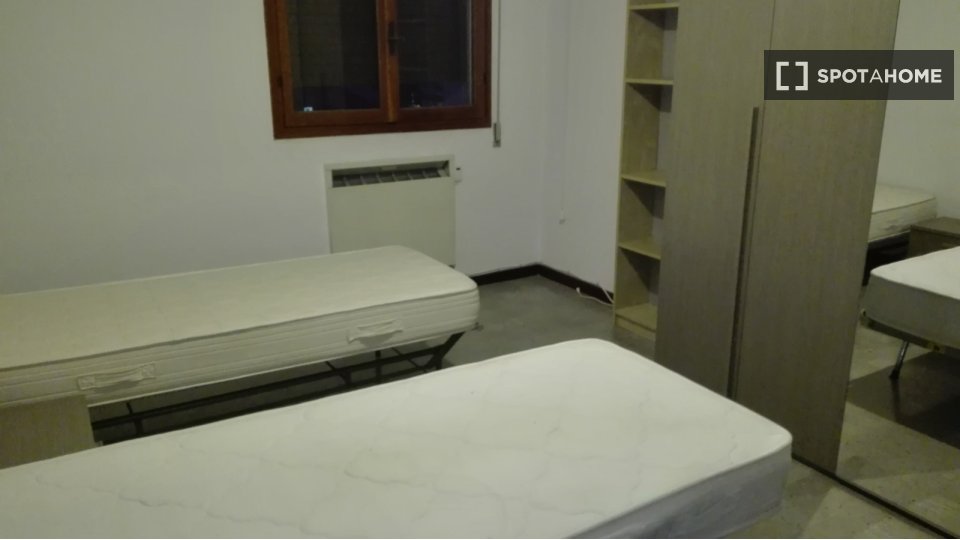 Immagine 15 di Camera condivisa in affitto  in Via Luigi Vestri a Bologna