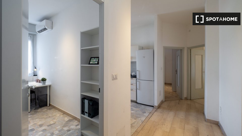 Immagine 14 di Camera condivisa in affitto  in Via Fratelli Rosselli a Milano