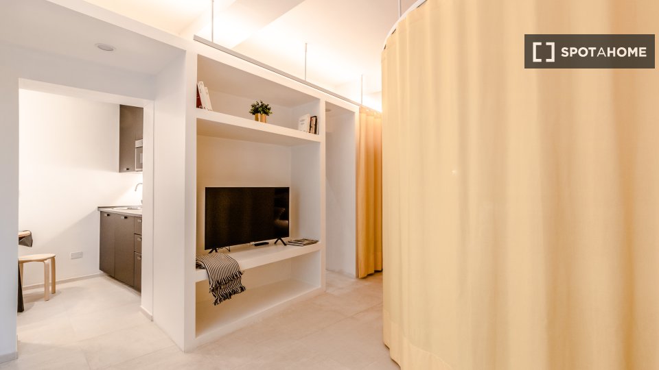 Immagine 3 di Ufficio in affitto  in Via Arienti a Bologna