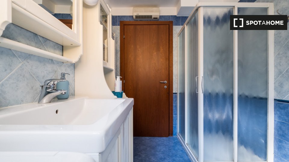 Immagine 13 di Appartamento in affitto  in Viale della Repubblica a Bologna