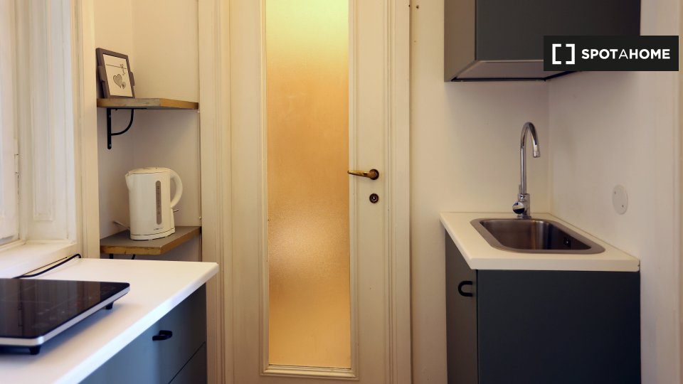 Immagine 4 di Ufficio in affitto  in Via dei Piatti a Milano