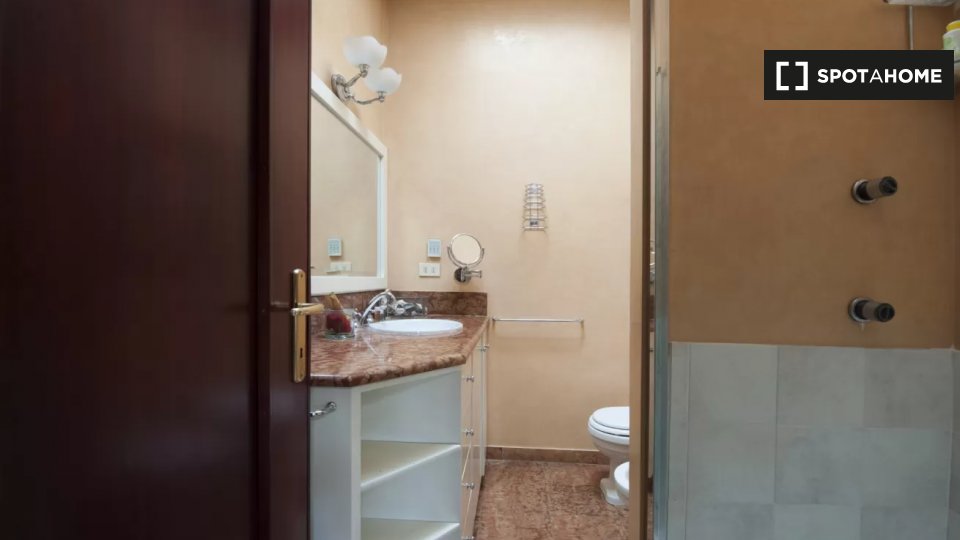 Immagine 15 di Appartamento in affitto  in Piazza S. Martino a Bologna