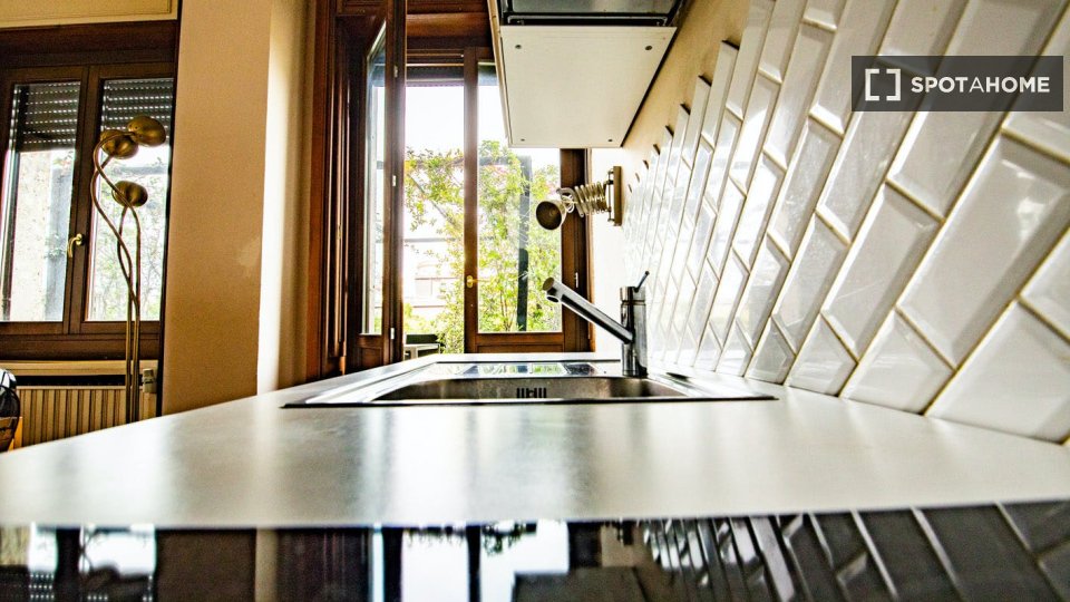 Immagine 5 di Appartamento in affitto  in Via dei Piatti a Milano