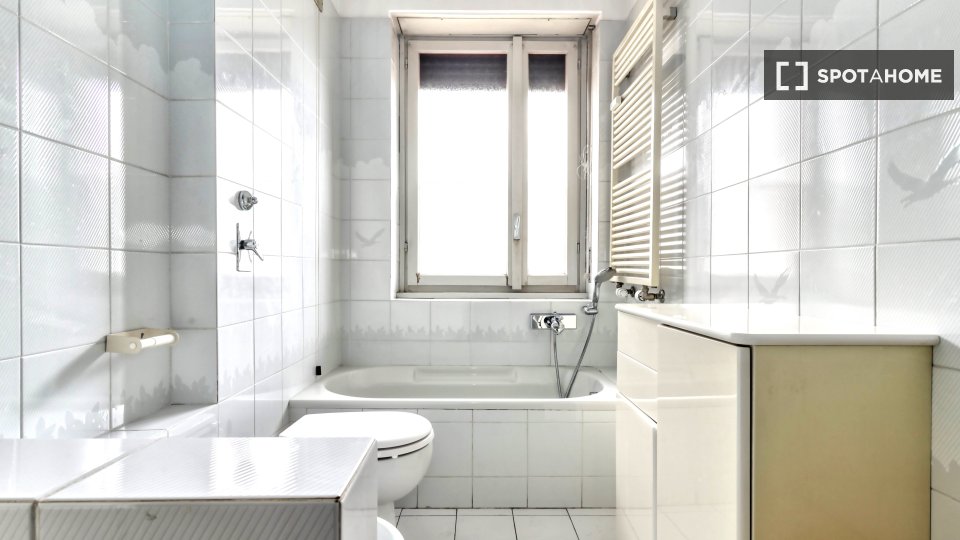 Immagine 12 di Camera condivisa in affitto  in Via Adeodato Ressi a Milano