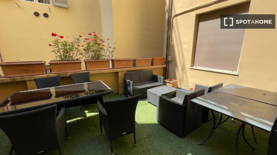 Immagine 8 di Camera condivisa in affitto  in Via dei Brunelleschi a Firenze