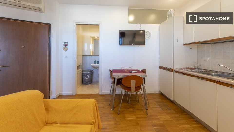 Immagine 12 di Ufficio in affitto  in Viale Angelo Masini a Bologna