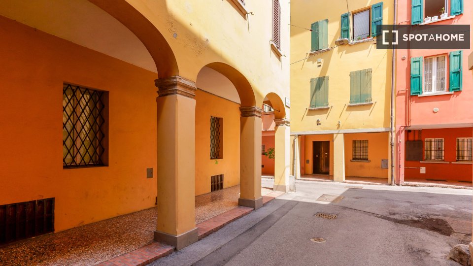 Immagine 8 di Ufficio in affitto  in Via Mirasole a Bologna