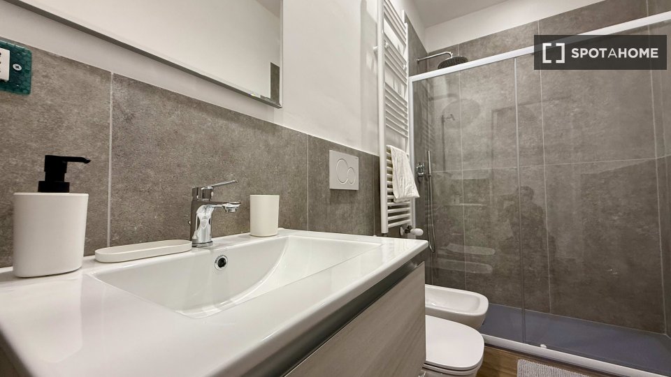 Immagine 11 di Camera condivisa in affitto  in Via Cesana a Torino