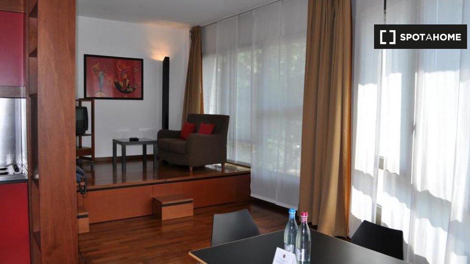 Immagine 3 di Ufficio in affitto  in Piazza Michelangelo Buonarroti, 20145 Milano MI, Italy a Milano