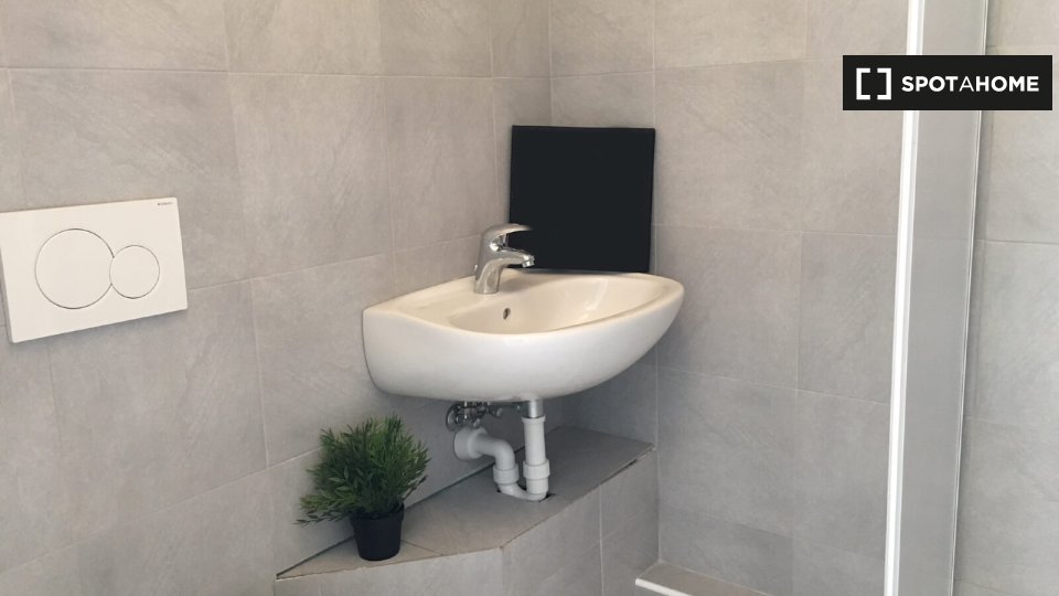 Immagine 5 di Camera condivisa in affitto  in Via Marsala a Trento