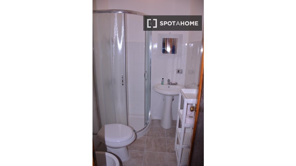 Immagine 6 di Camera condivisa in affitto  in Via Lombardia a Cagliari